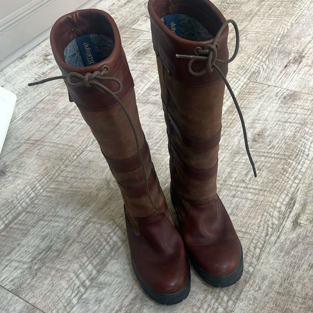 Authentic DUBARRY woman’s boots of Ireland. These boots are walnut color. Size 7
